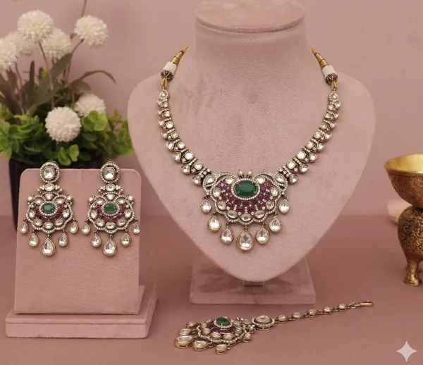 Kundan Necklace with Green and Pink Stone